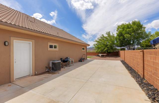 225 Falcon Court Gallery 4