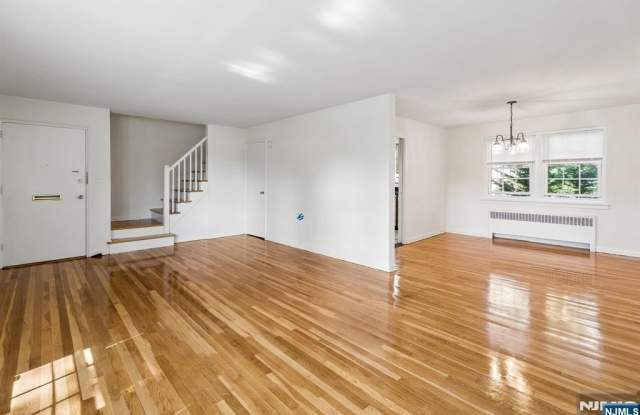12 Mountain Avenue Gallery 2