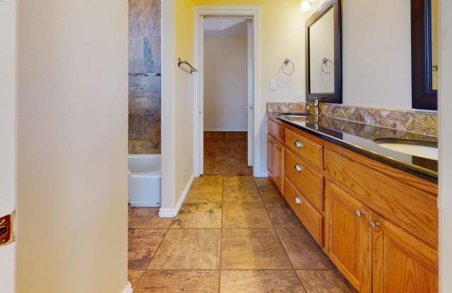1004 Waverly Way Gallery 3