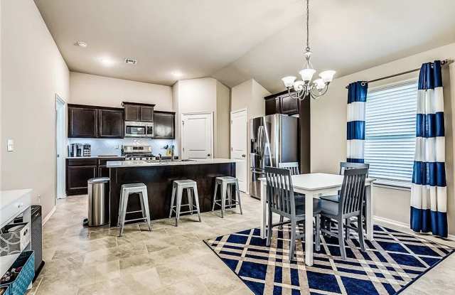 3BD/2BTH Home Minutes from the Highway! Gallery 4