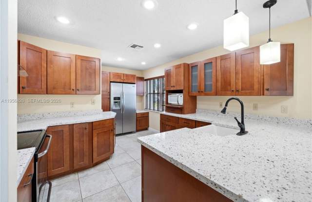 2707 Pinewood Ct photos photos