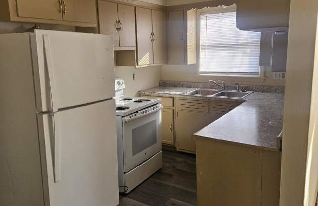 4042 N 100th St photos photos