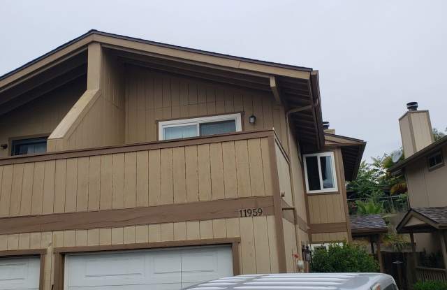 3 Bed 2 Bath Townhouse in Lakeside Gallery 3