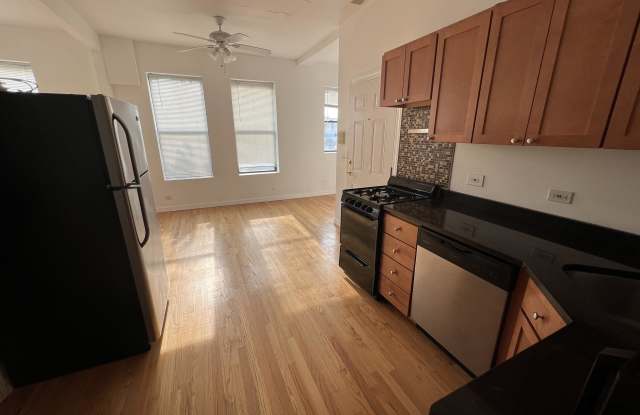 2749 North Western Avenue - 12nd floor (top floor) Gallery 3
