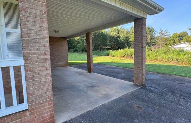 Stylish 2 Bed / 2 Bath One‑Level Living with Large Yard & Carport Gallery 1