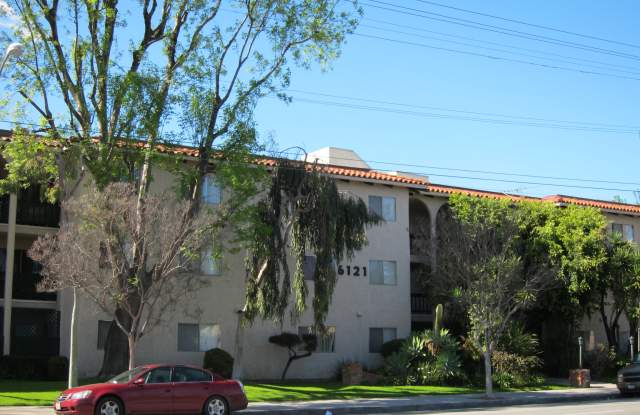 6121 Woodman Ave photos photos