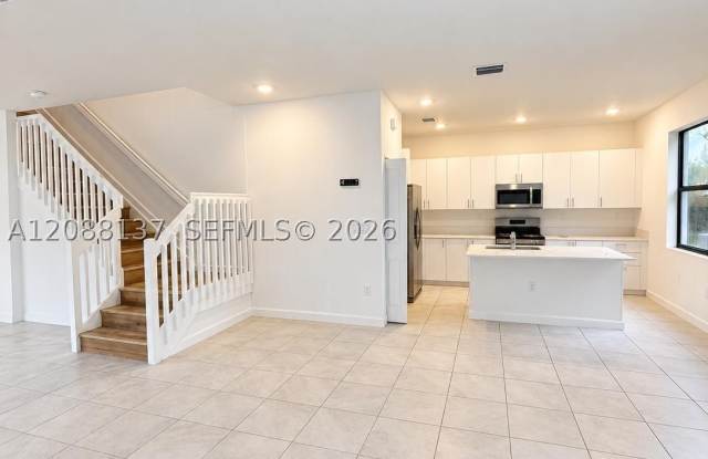 23185 SW 117th Path Gallery 4
