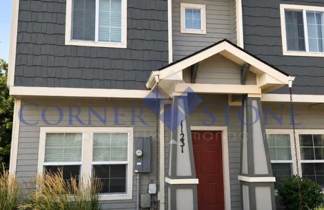 Charming Townhouse Close To The Village! photos photos Charming Townhouse Close To The Village! photos photos