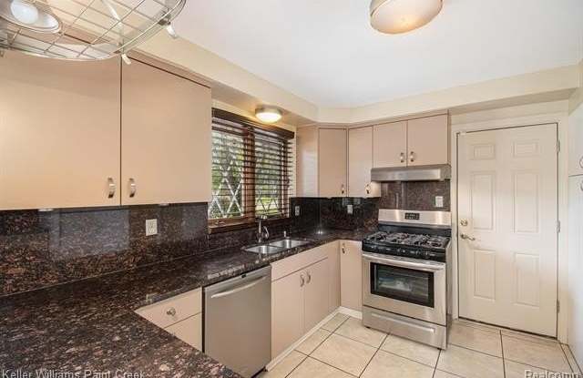 7374 WOODRIDGE Road Gallery 4