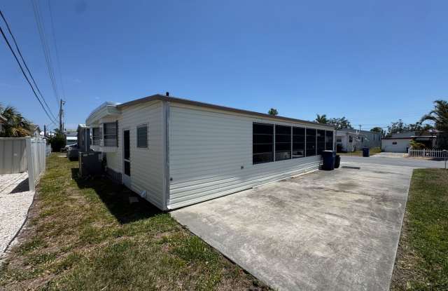 Spacious 2 Bedroom Mobile Home for Rent in Fairlane Acres – Bradenton, FL Gallery 4