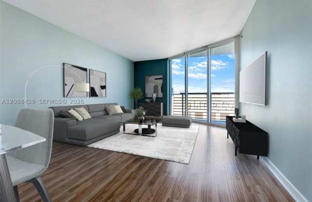335 Biscayne Blvd Gallery 3