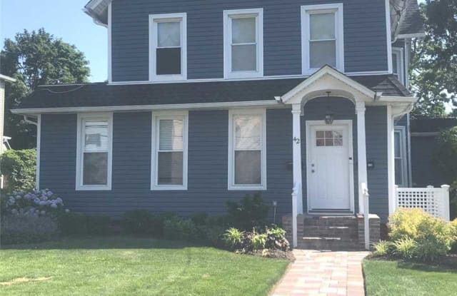 42 Greene Ave - 42 Greene Avenue, Amityville, NY 11701