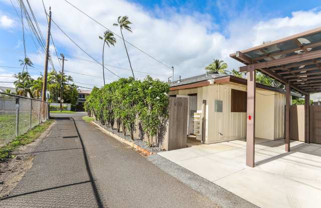 Kahala Avenue Beachside - 1 minute walk to beach Recently remodeled w/fenced yard. 1 bdrm, 1 bath w/1 car-covrd prkg photos photos