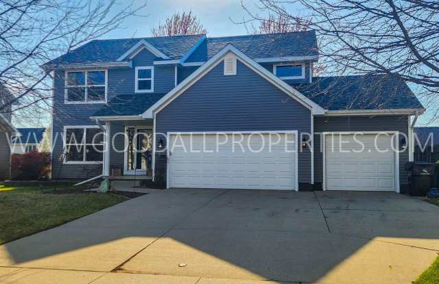 4 Bedroom 3 Bath Home 3 Car Garage with large fenced in yard in Waukee - 570 Southeast Carefree Lane, Waukee, IA 50263 4 Bedroom 3 Bath Home 3 Car Garage with large fenced in yard in Waukee - 570 Southeast Carefree Lane, Waukee, IA 50263