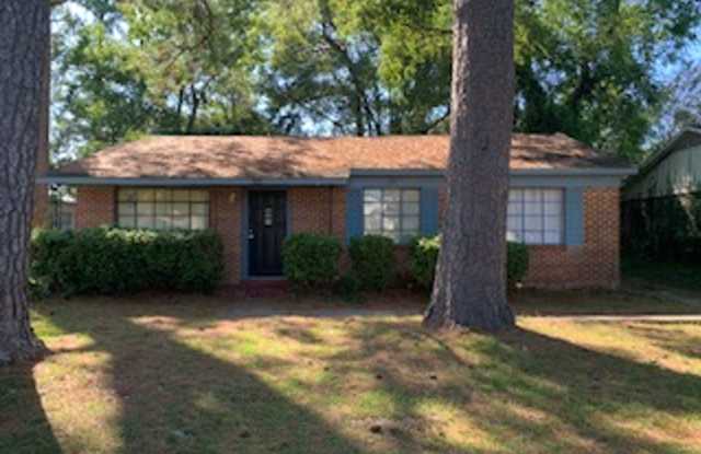 3/2 Spacious Backyard photos photos