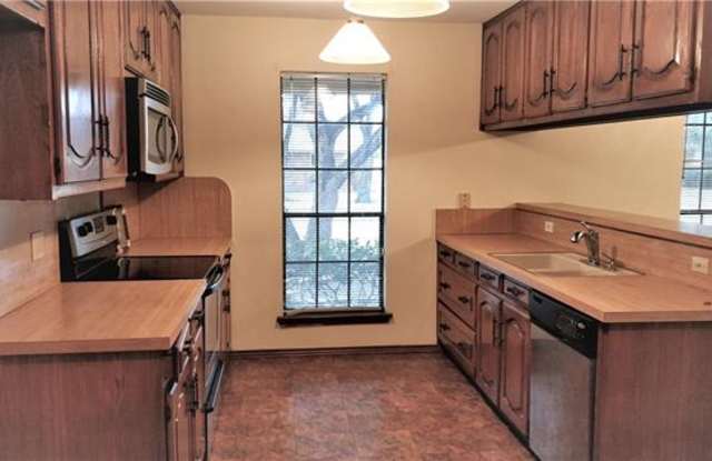1529 Oak Creek Drive Gallery 2