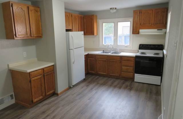 $1,295| 2BD 1BA| 3406 Blakeley Ave | Available 09/01/2026 photos photos