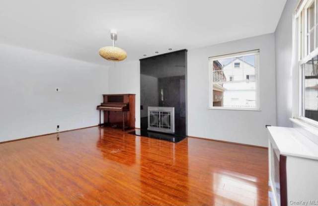 220 N Corona Avenue Gallery 3