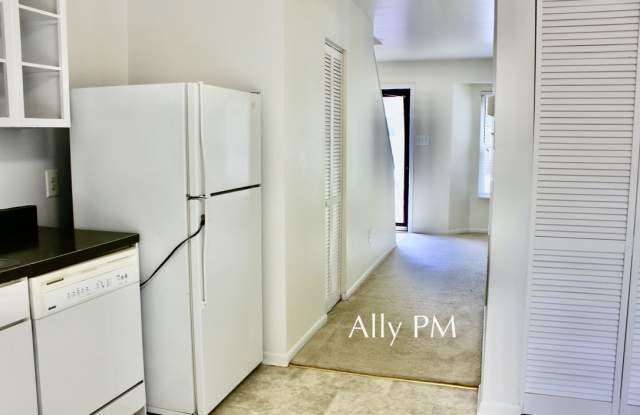 1822 Charles Court - 1 Gallery 4