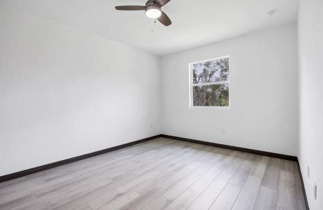 2939 Billberry Street Gallery 3