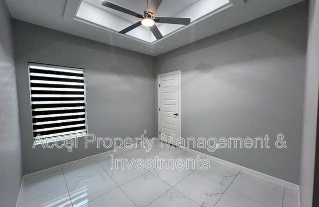 1122 Country Club Drive Gallery 4