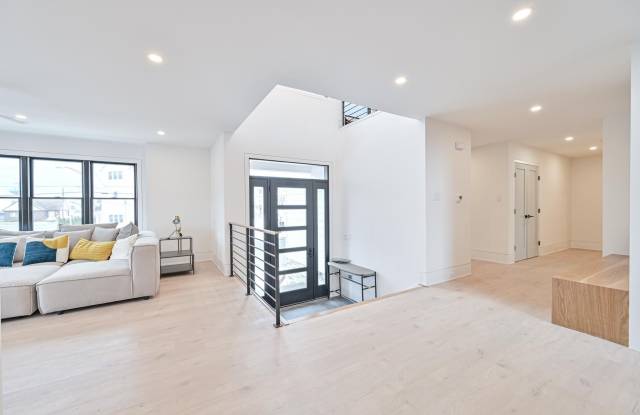 119 Sheridan Square Gallery 2