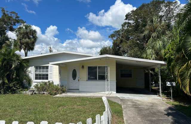 Cute Home in Saint Pete with a Large Fenced In Backyard photos photos