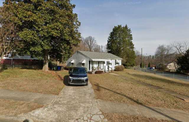 Charming 3 Bedroom, 1 Bath Single-Family Residence in Winston Salem photos photos