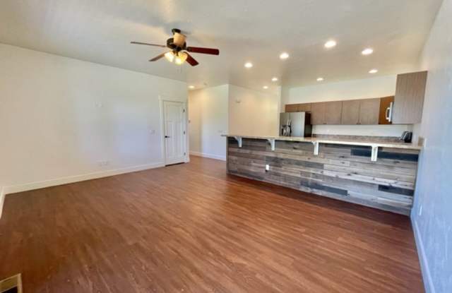 Beautiful 3BR/2BA Townhome Near Lake Pagosa – $2,100/month Gallery 3