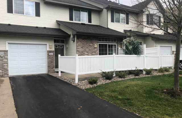 Beautiful 2 Bedroom Eden Prairie Town Home. Perfect Location! - 8423 Cortland Road, Eden Prairie, MN 55344