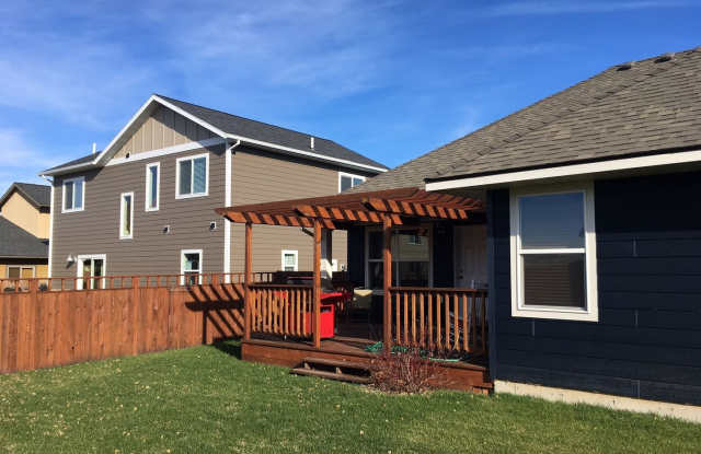 Stand alone home with private yard. Gallery 3