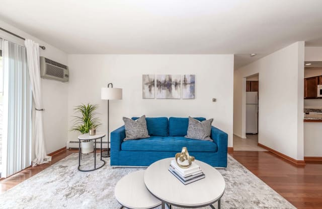 Barrington Lakes Apartments Gallery 3