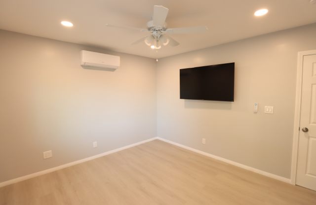 465 W 2nd St - 465 West 2nd Street, Azusa, CA 91702
