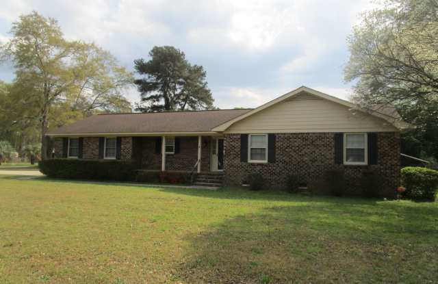 Walking Distance to Swan Lake Gardens photos photos