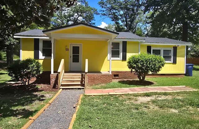 Newly Renovated 3 Bedroom, 2 Bath Home in the Heart of Sanford- Minutes from Sanford! photos photos
