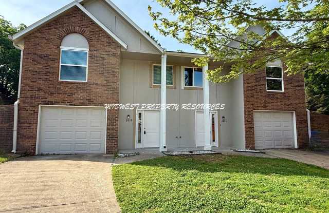Large Updated 3 Bedroom/2 Bath Duplex in Lee's Summit photos photos