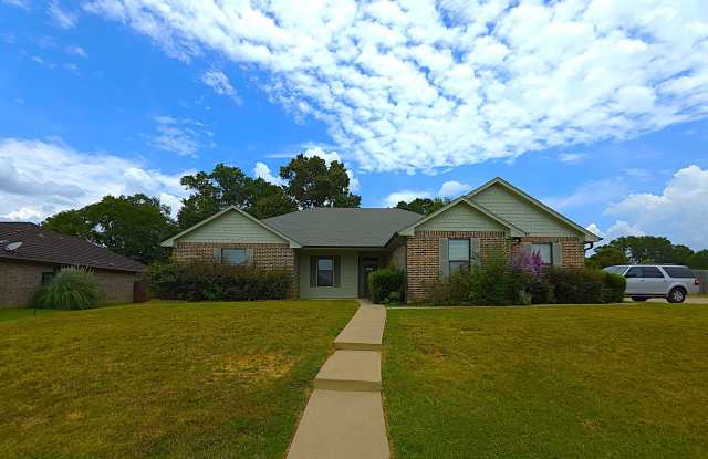 BEAUTIFUL and SPACIOUS 3-bedroom, 2-bathroom single-family home located in the highly sought-after Whitehouse ISD! photos photos