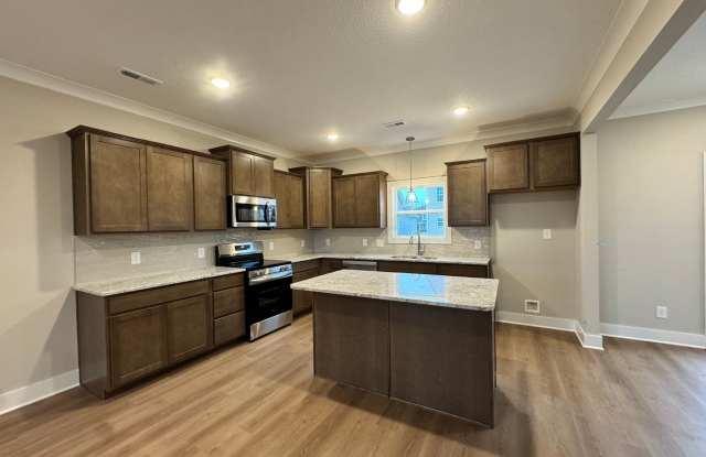 Maryville 37803 - 4 bedroom, 2.5 bath home with a 2-car garage - Contact Jackie Mills (865) 748-2851 Gallery 4