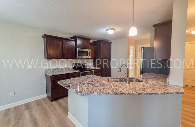 4 Bed Waukee Home with Granite Counters & Covered Deck Gallery 4