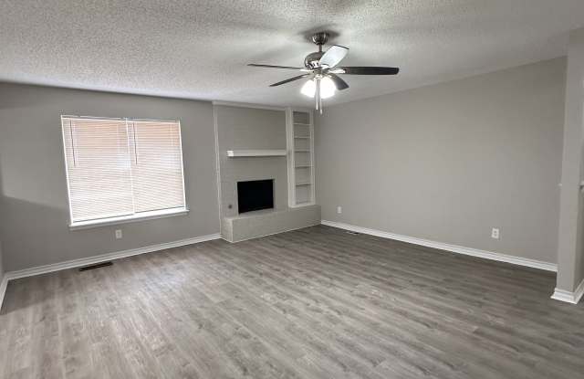 4700 Clendon Way Gallery 2