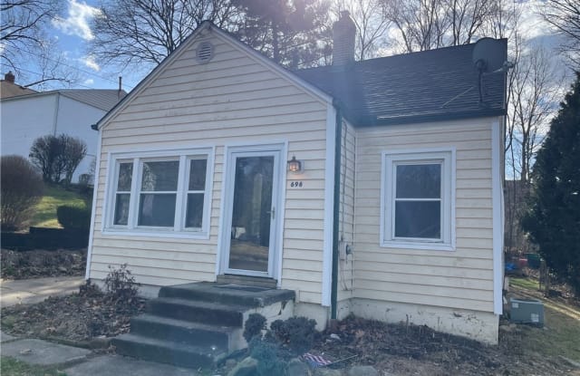 696 Iona Avenue - 696 Iona Avenue, Akron, OH 44314