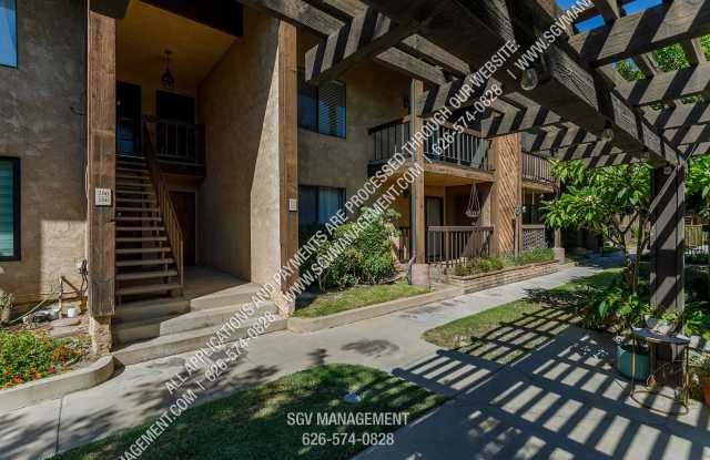 Condo with Pool, Washer  Dryer, Hardwood Floors, Central Heat  Air photos photos