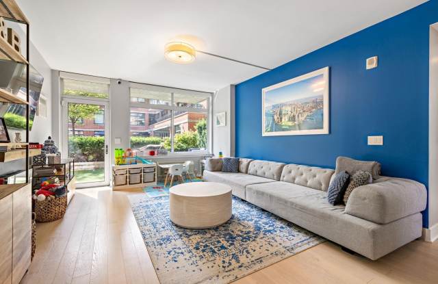 1400 HUDSON ST photos photos