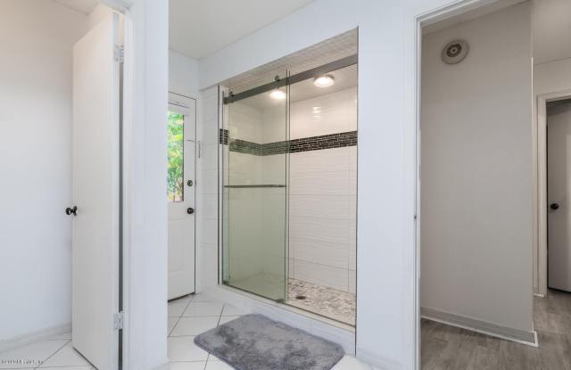 8248 GARDEN VIEW CT Gallery 3