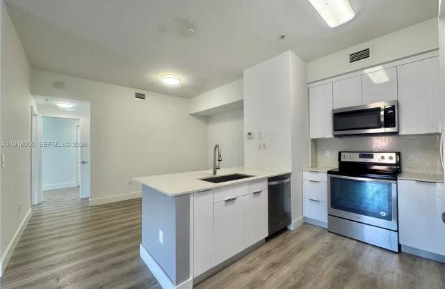 7300 NW 114th Ave photos photos