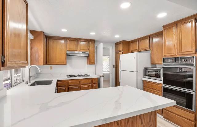 Beautiful 3-Bedroom Home in Rancho San Diego Gallery 3
