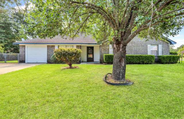 MOVE IN READY (SMALL DOGS ONLY) - 833 Ridgewood Way, Hinesville, GA 31313