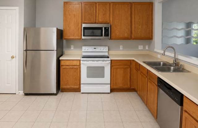 MetroWest Orlando Townhome for Rent | 3 Bed, 2.5 Bath | Lake Views Gallery 3