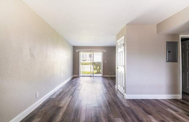 Palm Cove Apartments Gallery 3