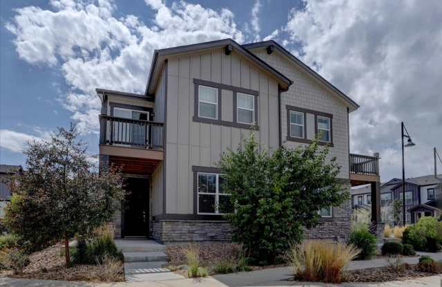 Like New 3bed/3bath/2car End-Unit Townhome Gallery 3